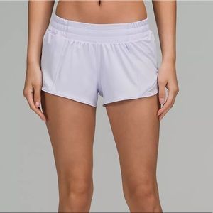 Lululemon Hotty Hot 2.5” shorts